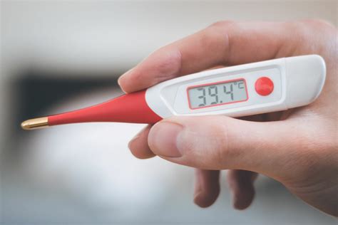 teplomer ukazujúci zvýšenú teplotu