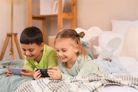 Dieťa s mobilom vs. dieťa športujúce