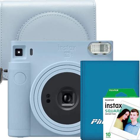 Dievča s Instax fotoaparátom