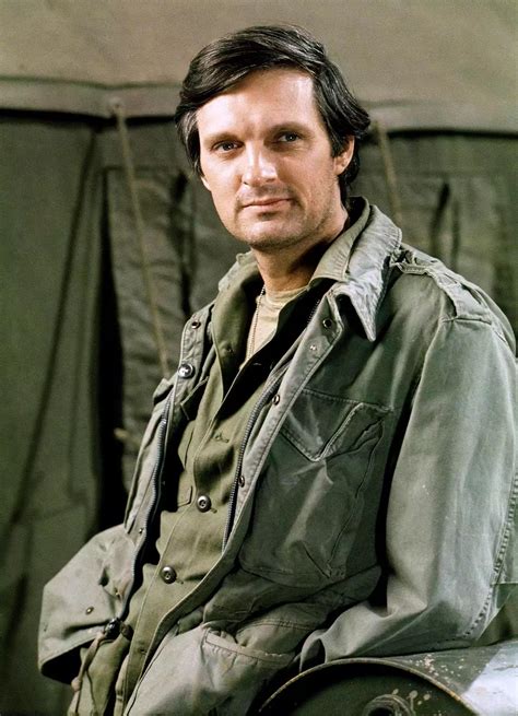 Alan Alda ako Hawkeye Pierce v seriáli M.A.S.H.