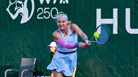 Rebecca Šramková víťazná trofej WTA
