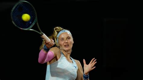 Rebecca Šramková v akcii na Roland Garros