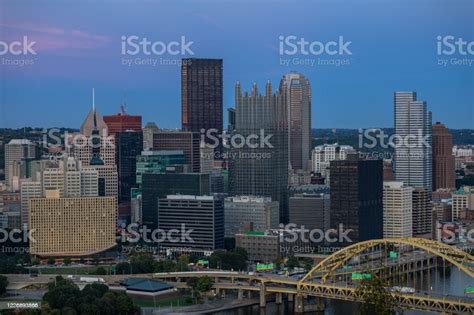 Panoráma mesta Pittsburgh s riekami
