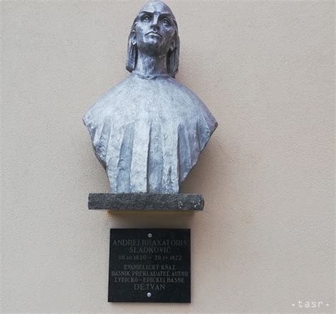 Busta Andreja Sládkoviča na budove detvianskeho domu kultúry