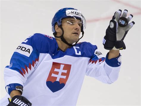 Andrej Sekera ako mladý hráč v drese Buffala Sabres