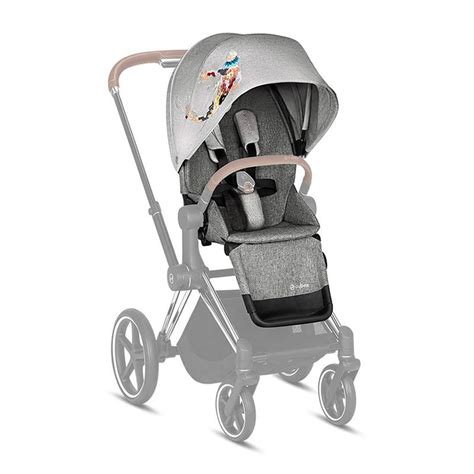 Detail výšivky na látke kočíka CYBEX KOI