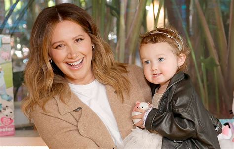 Ashley Tisdale s manželom a dcérou