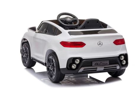 Koláž populárnych detských elektrických áut značiek Audi, Mercedes, Maserati