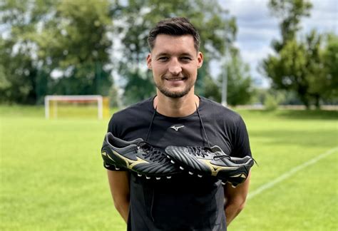 Infografika: Typy futbalových kopačiek a ich ideálne použitie na rôznych povrchoch