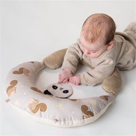 Bábätko na brušku - tummy time