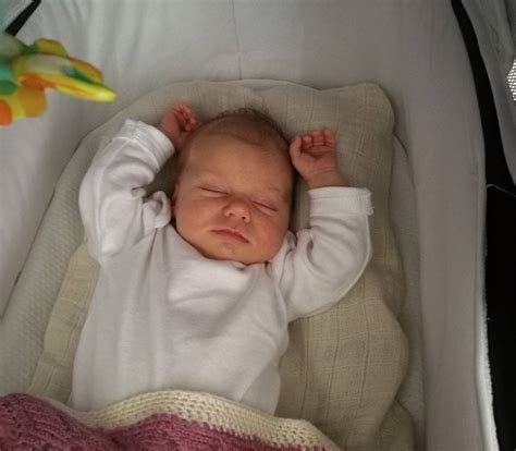 Ilustrácia masáže bruška bábätka