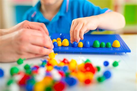 Dieťa so správnym úchopom ceruzky