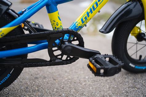 Detail remeňového pohonu na detskom bicykli
