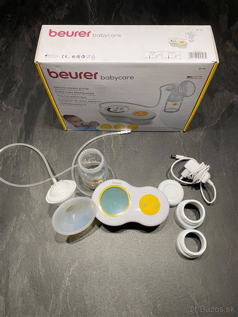 Žena recenzuje elektrickú odsávačku mlieka Beurer BY40