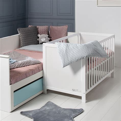 Mini postieľka s funkciou co-sleeper vedľa rodičovskej postele