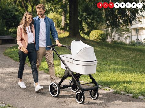 Bosch eStroller v pohybe s rodičmi