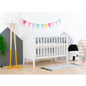 Detská postieľka s nastaviteľnou výškou roštu