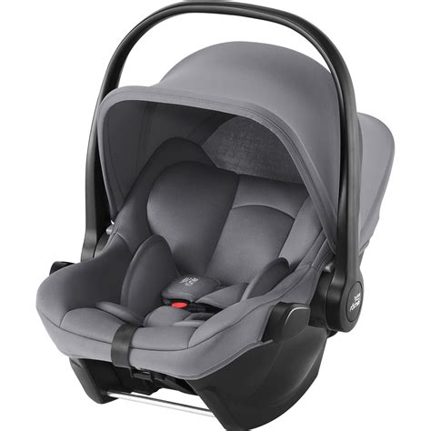 Autosedačka Britax Römer Baby-Safe i-Size v aute s ISOFIX základňou