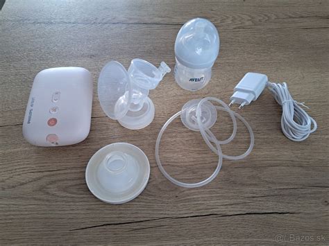 Matka používajúca elektrickú odsávačku materského mlieka