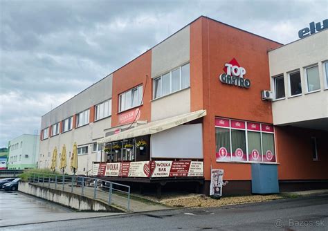 Ilustrácia mužského reprodukčného systému so zameraním na semenníky.