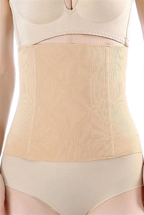 Chicco popôrodný sťahovací pás na modelke