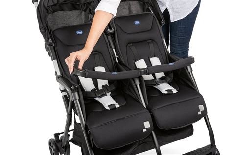 Vizualizácia zloženého kočíka Chicco Ohlala Twin v kufri auta