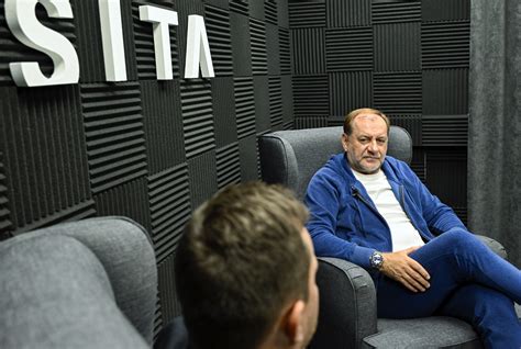 Dvojica pri rozhovore o budúcnosti