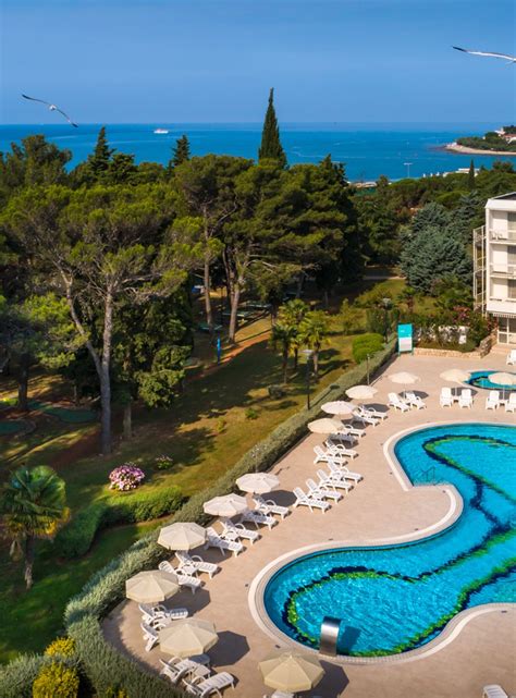 Hotel Laguna Maradiso by Aminess s rodinami pri bazéne