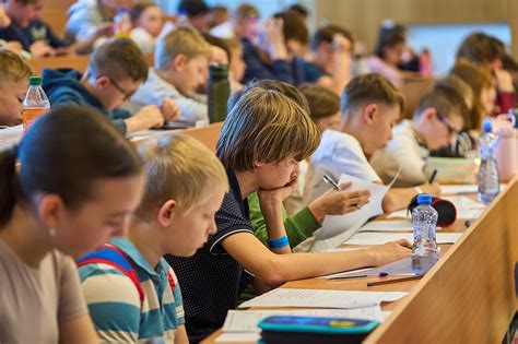 Grafické znázornenie troch ciest vzdelávania nadaných detí na Slovensku