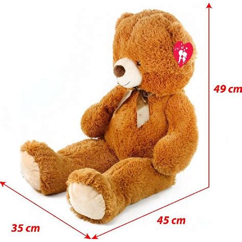 veľký plyšový medveď na posteli