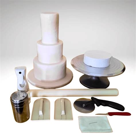 Various types of cake coverings and tools