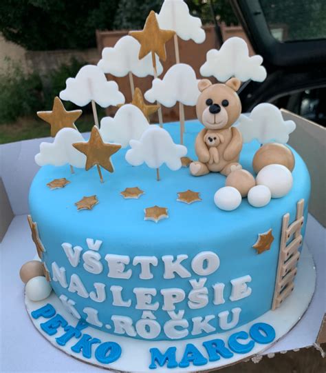 Dekorovaná torta pokrytá fondánom