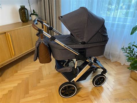 Dvojkombinácia kočíka s vaničkou a športovou časťou