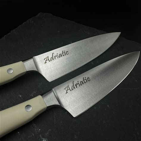 Detailná intarzia z dýhy alebo gravírovanie do dýhy