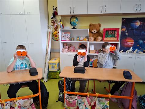 Žiaci pri projektovom vyučovaní 