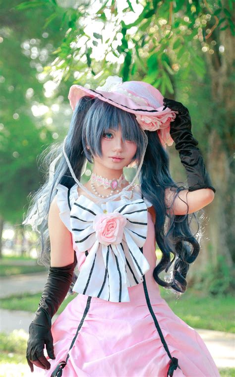 Dievča s elektívnym mutizmom, ktoré sa bojí rozprávať v škole