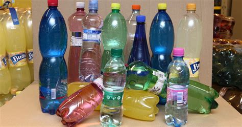 Ilustrácia farebných potravín a nápojov