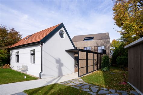 Dva domy a dieťa medzi nimi