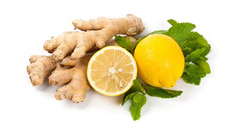 Ingrediencie na prípravu vylepšenej citrónovej vody: citrón, uhorka, zázvor, mäta, med