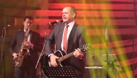Gitarista na pódiu rôznych žánrov