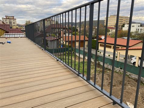 Bezpečné balkónové zábradlie s ochrannou sieťou