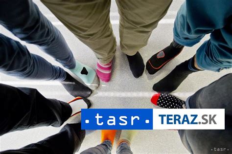 Symbol Svetového dňa Downovho syndrómu - farebné ponožky