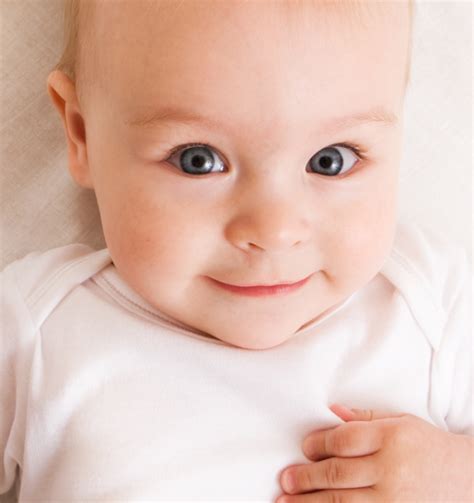 Ilustrácia bábätka s príznakmi refluxu