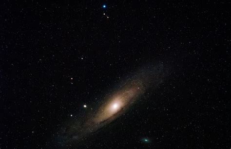 Jupiter a Saturn na nočnej oblohe