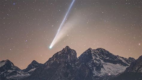Kométa NEOWISE nad Vysokými Tatrami