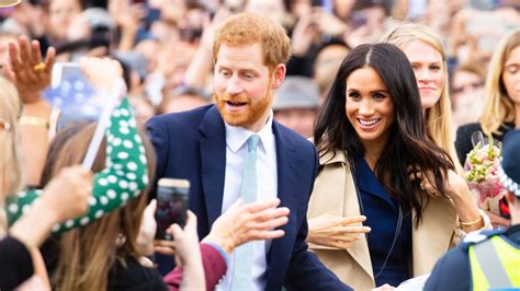 Princ Harry a Meghan s deťmi na vianočnom prianí
