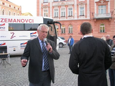 Zeman v autobuse Zemák počas volebnej kampane
