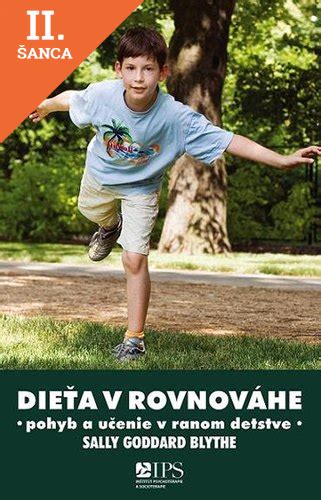 Dieťa objavujúce pohyb v postieľke