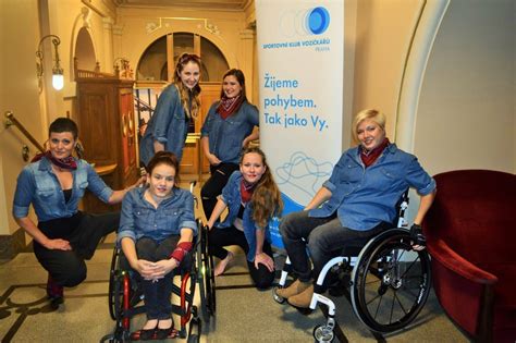 Osoba na invalidnom vozíku pri športe