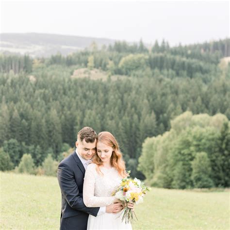 Portrétna fotografia rodiny plná radosti